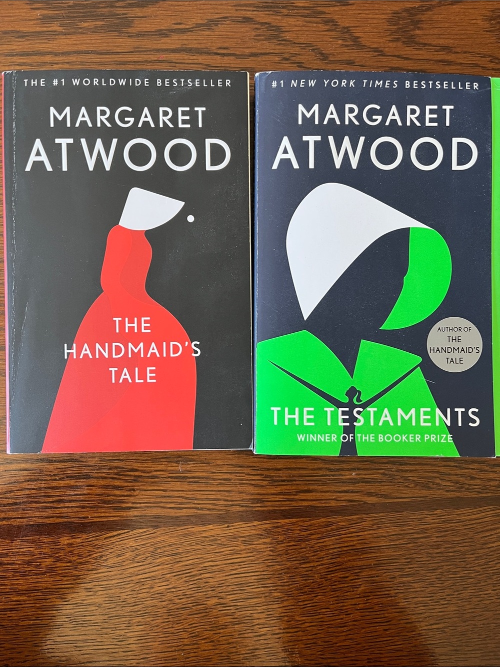 Margaret Atwood The Handmaid's Tale & The Testaments - Red and Green Covers
